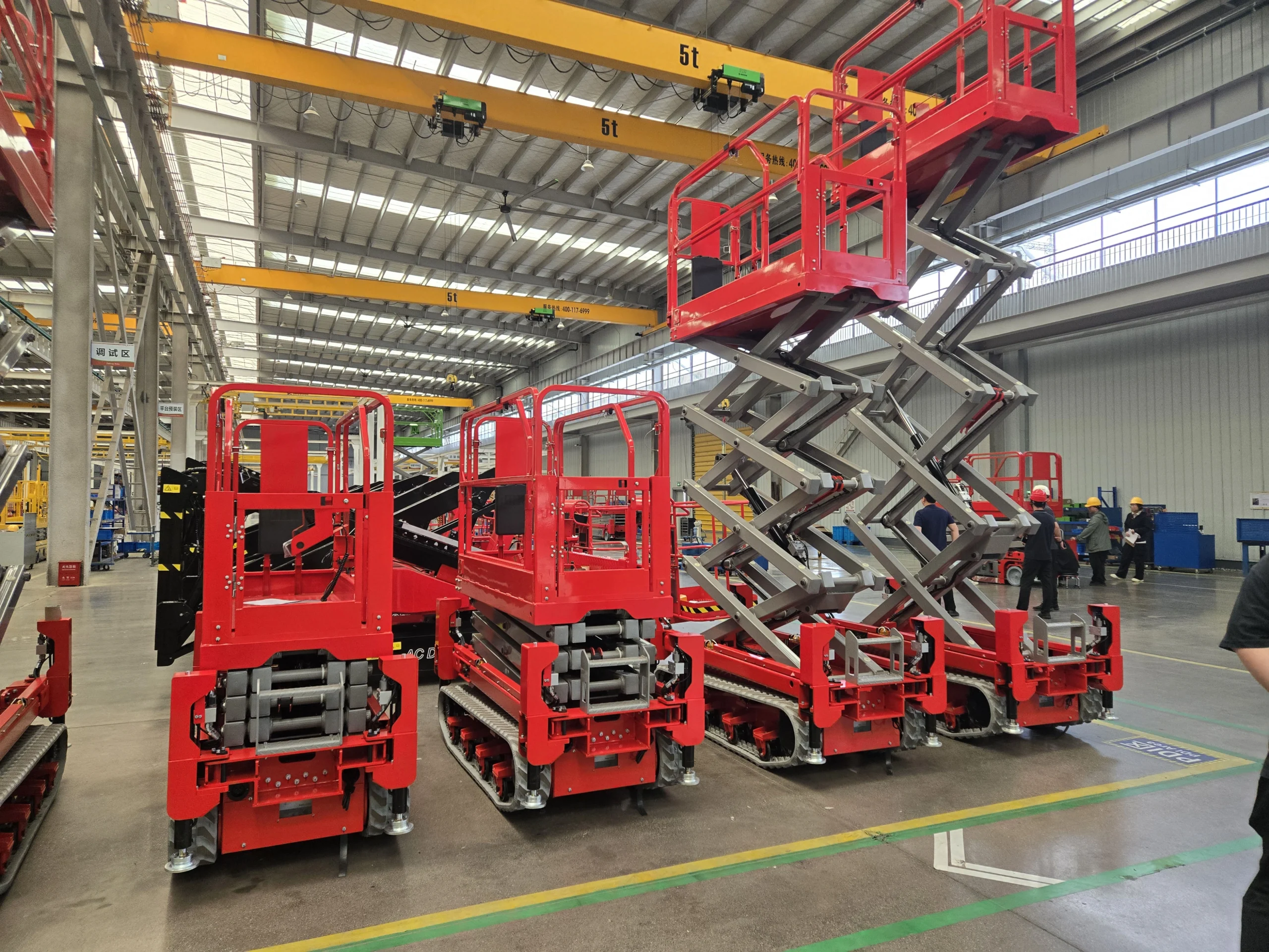 Application Guide: How AWPs, Forklifts and Mini Excavators Improve Jobsite Efficiency