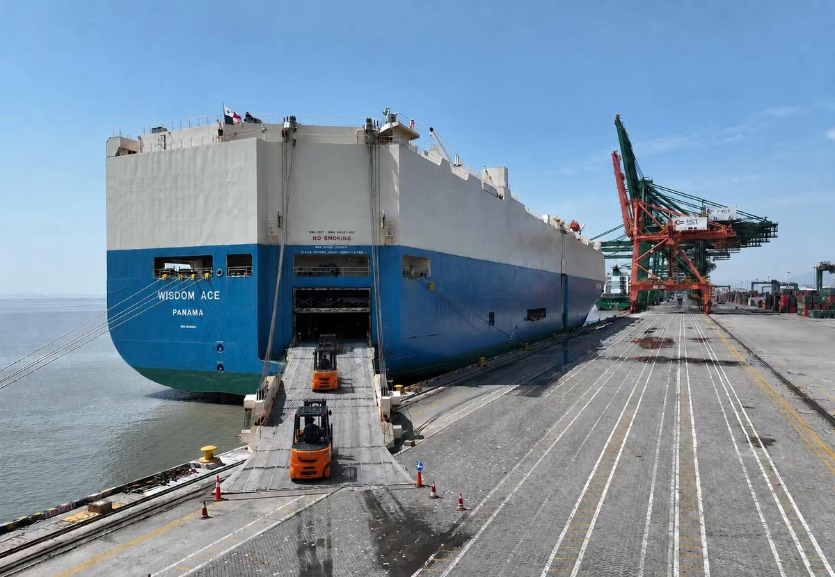 Roll-on roll-off shipping
